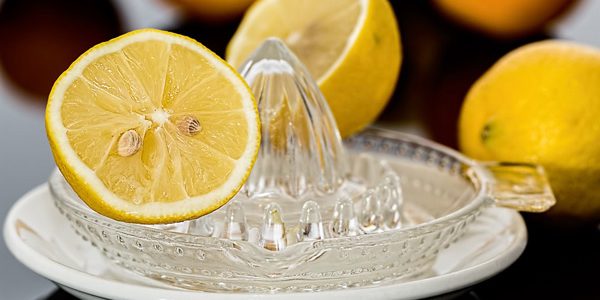 استخدامات عبقرية لعصير الليمون