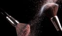 طرق لإزالة المكياج المقاوم للماء